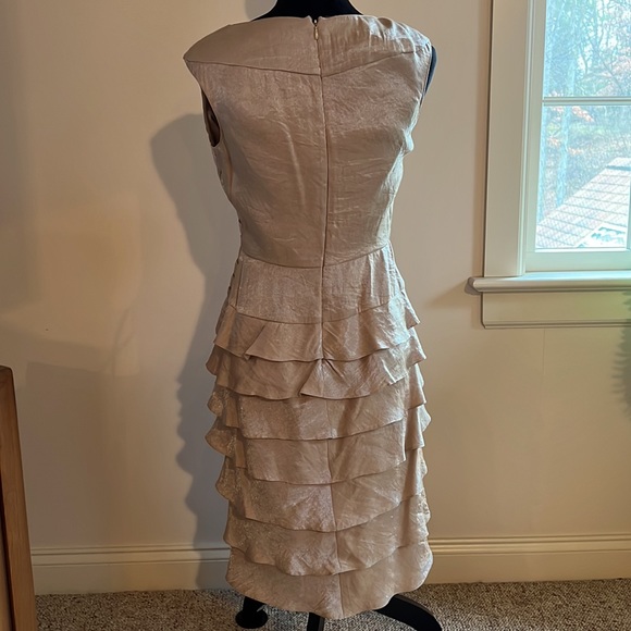 Perfect Adrianna Papell cocktail or party dress! Sz 6. Only worn twice. - Picture 2 of 6